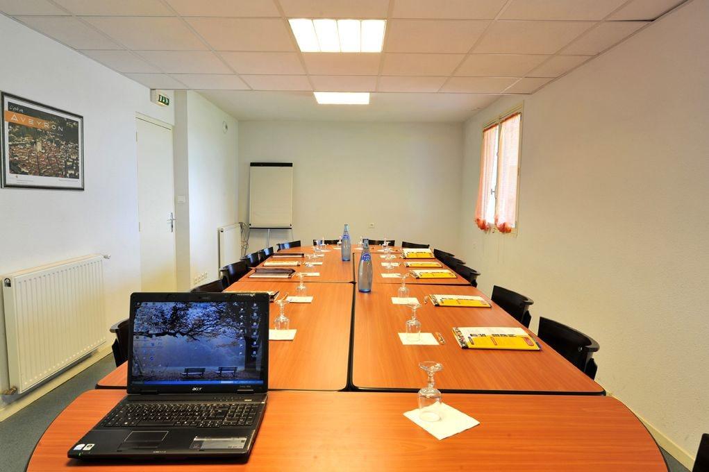 Sala de Reuniones The Originals Access, Hôtel Millau Sud