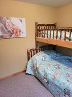 Alquiler Vacacional - Lazy Bear Lodge family- friendly cabin near Lake Arbutus & Hatfield