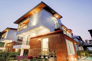 Alojamiento - Elivaas Irene Jade 3BHK Pvt Pool Garden with Balconies