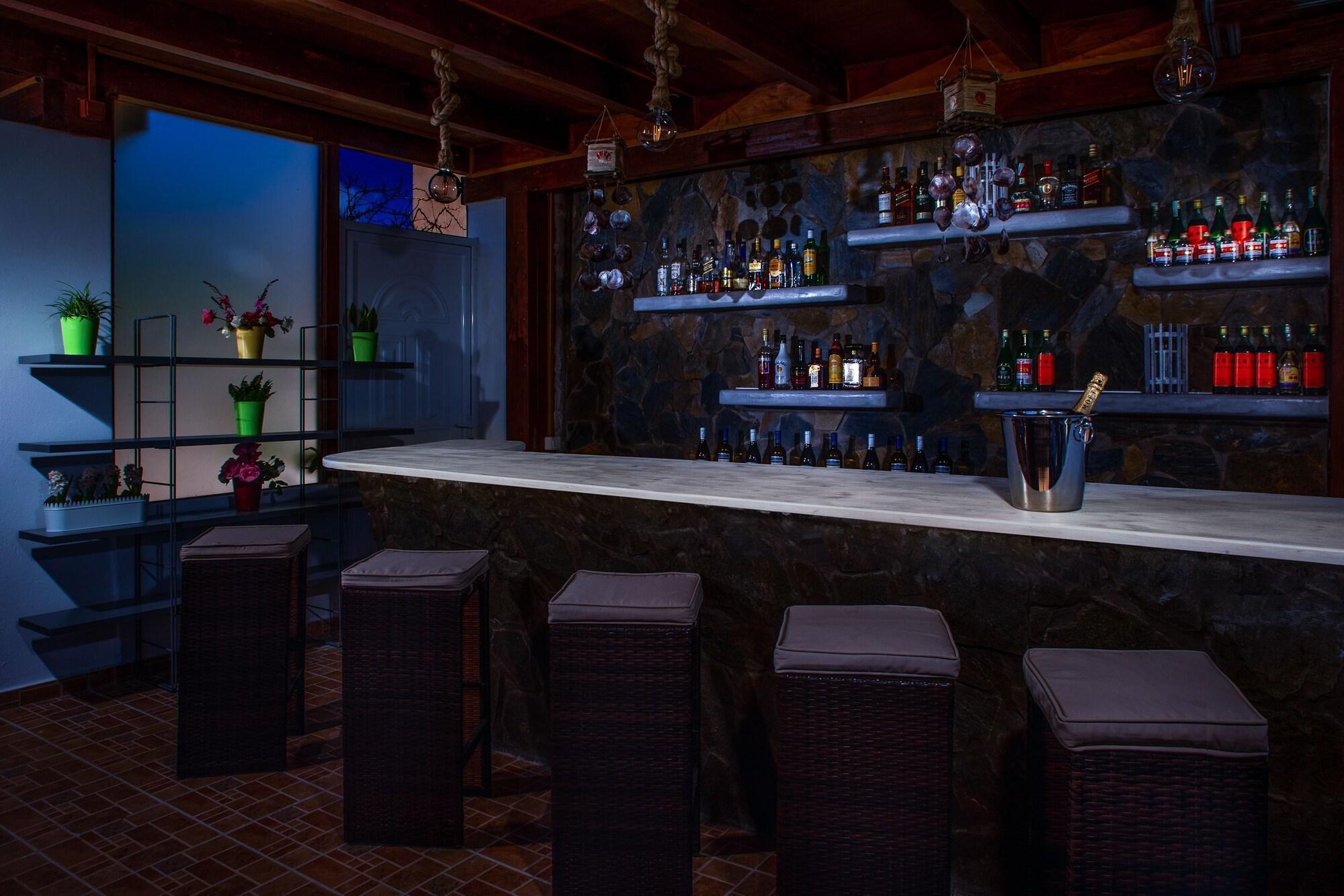 Bar/Salón Arlene Suites