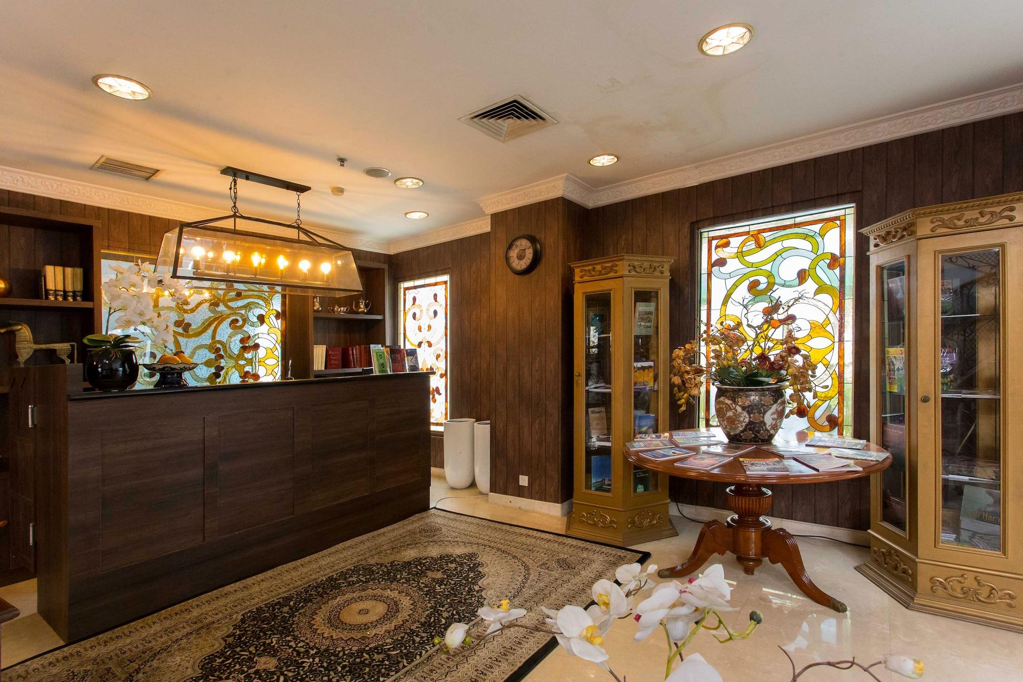 Vista Lobby Toeti Roosseno Plaza