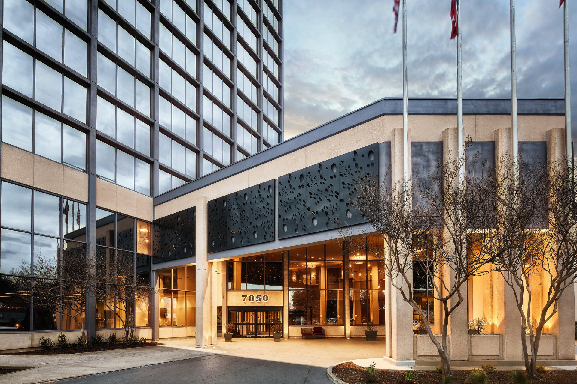 Vista Exterior Crowne Plaza Dallas Market Ctr - Love Field by IHG