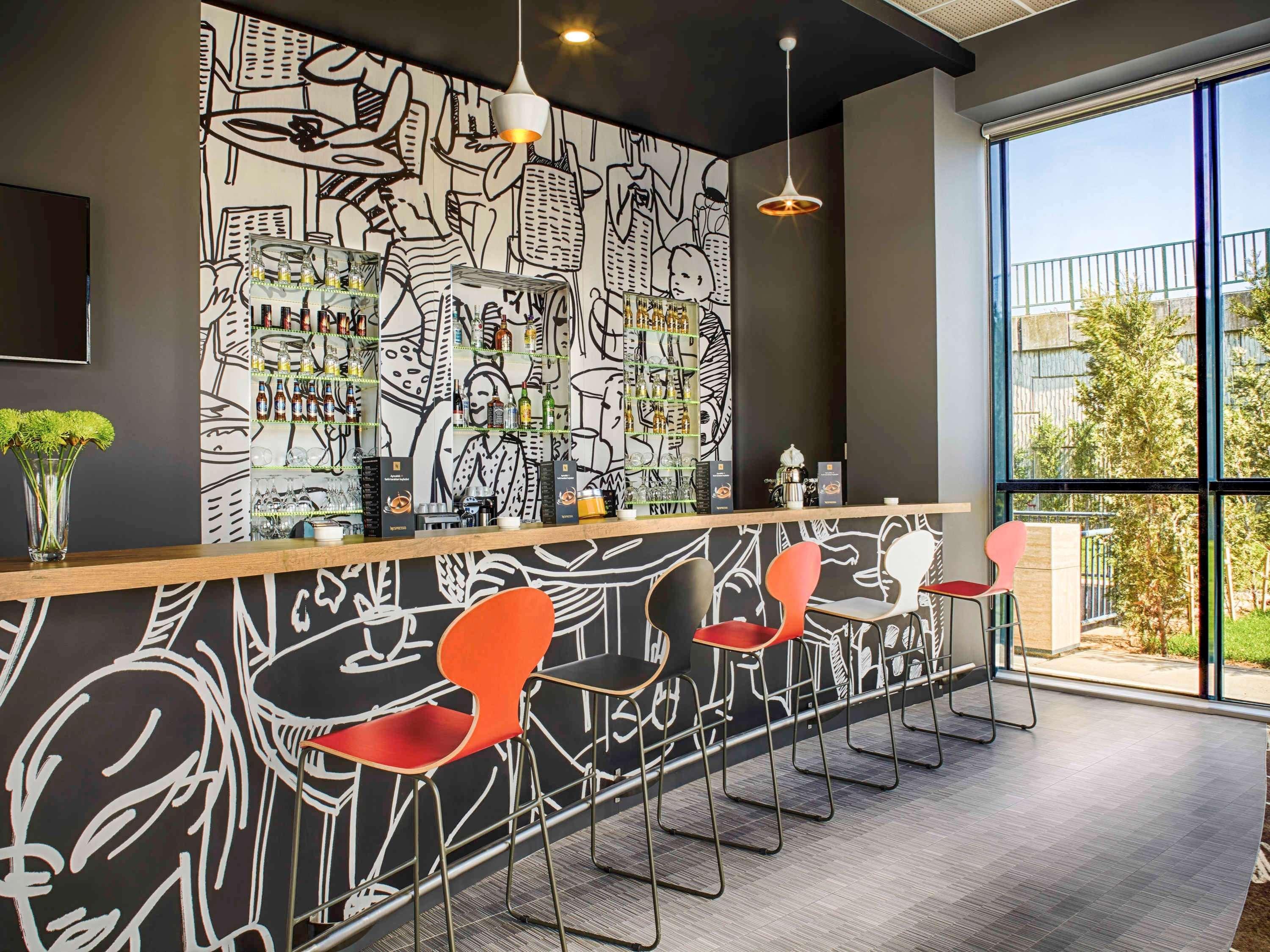 Bar/Salón Ibis Istanbul Tuzla Hotel