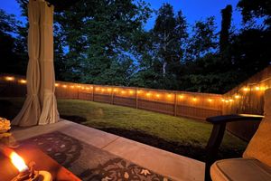 Alquiler Vacacional - ️5 miles to UT Campus️New luxurious 4BR/3BA condo w/ private backyard retreat!