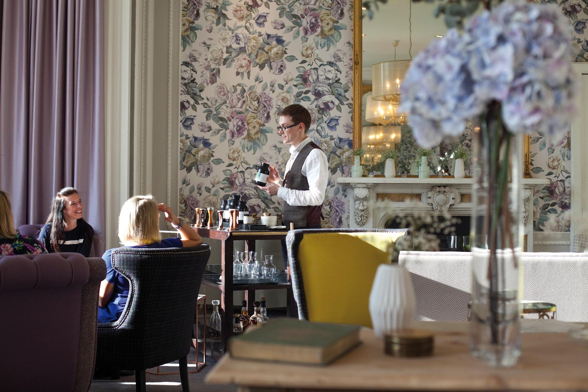 Bar/Salón Hampton Manor