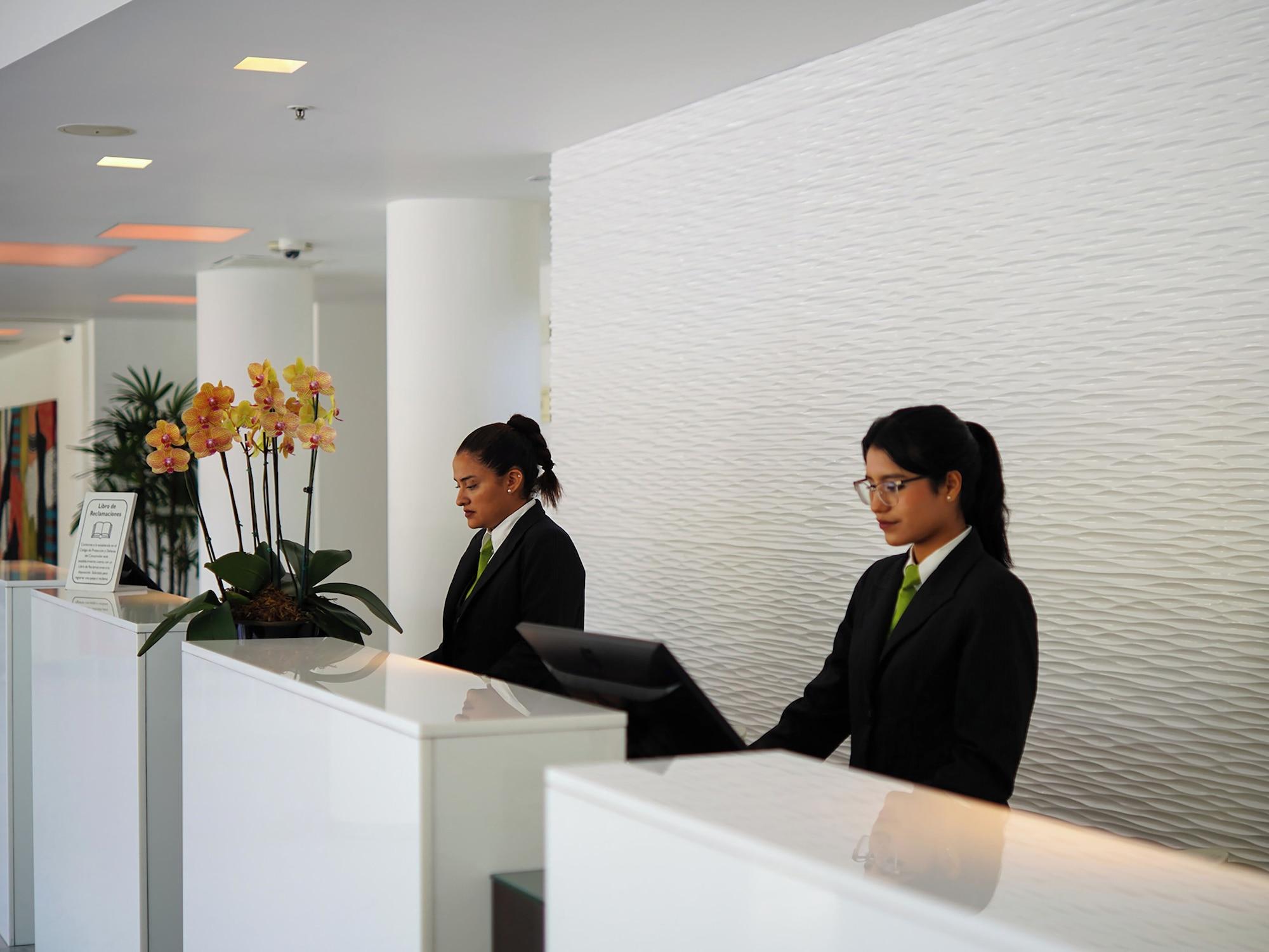 Vista Lobby NM Lima Hotel
