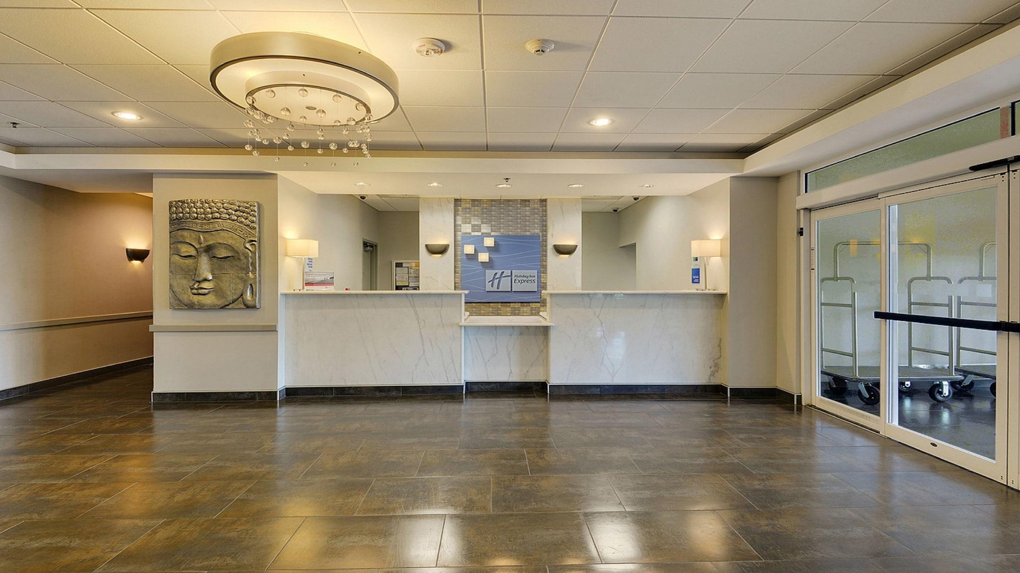 Vista Lobby Holiday Inn Express & Suites Gonzales by IHG