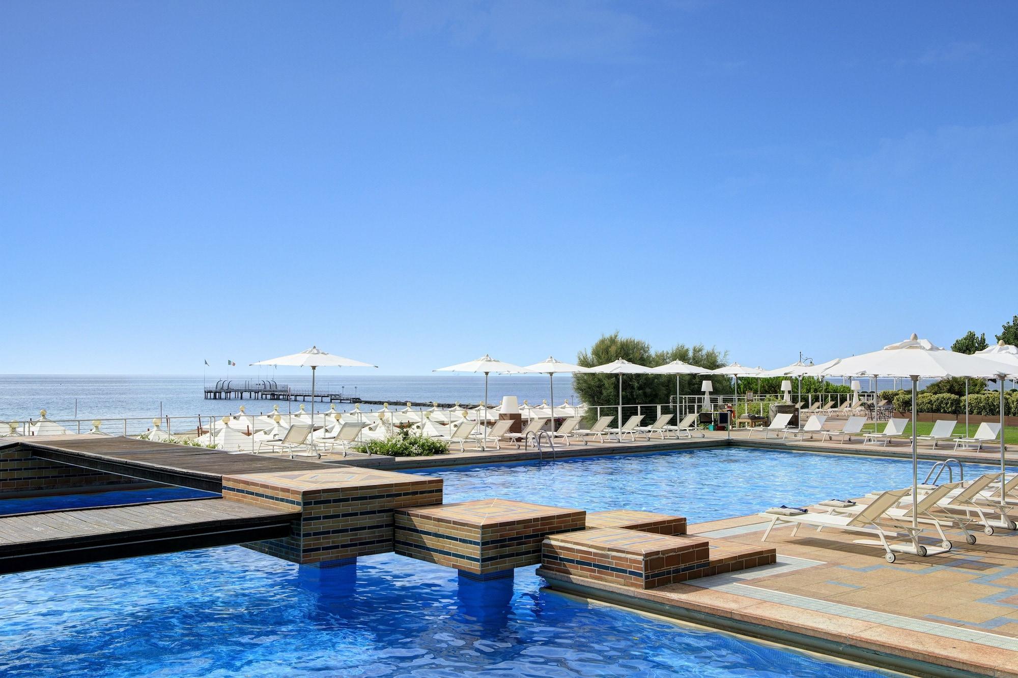 Vista Piscina Hotel Excelsior Venice