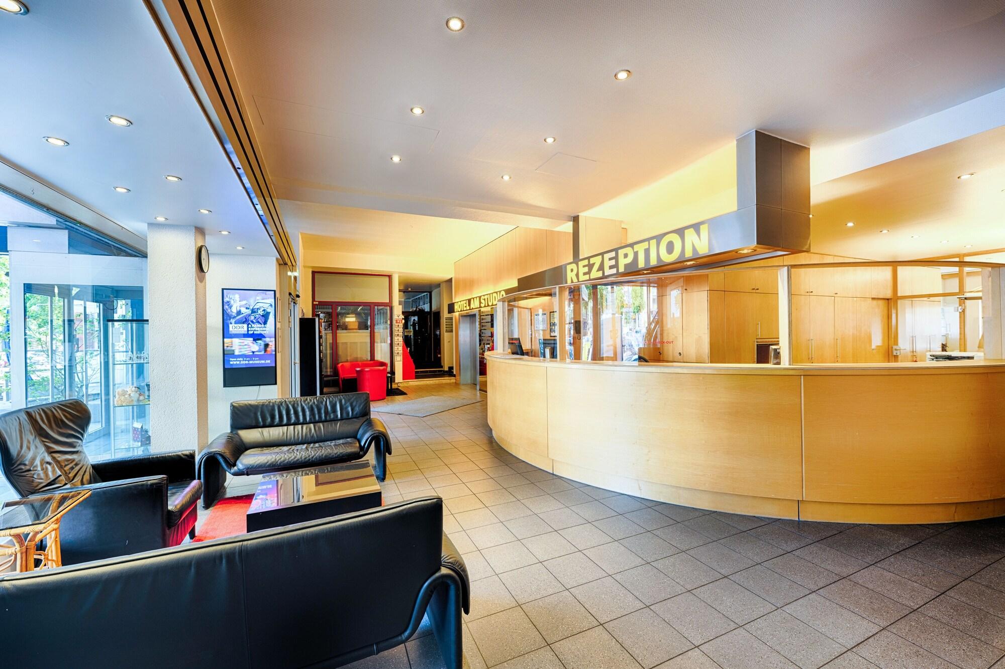 Vista Lobby enjoy Hotel am Studio