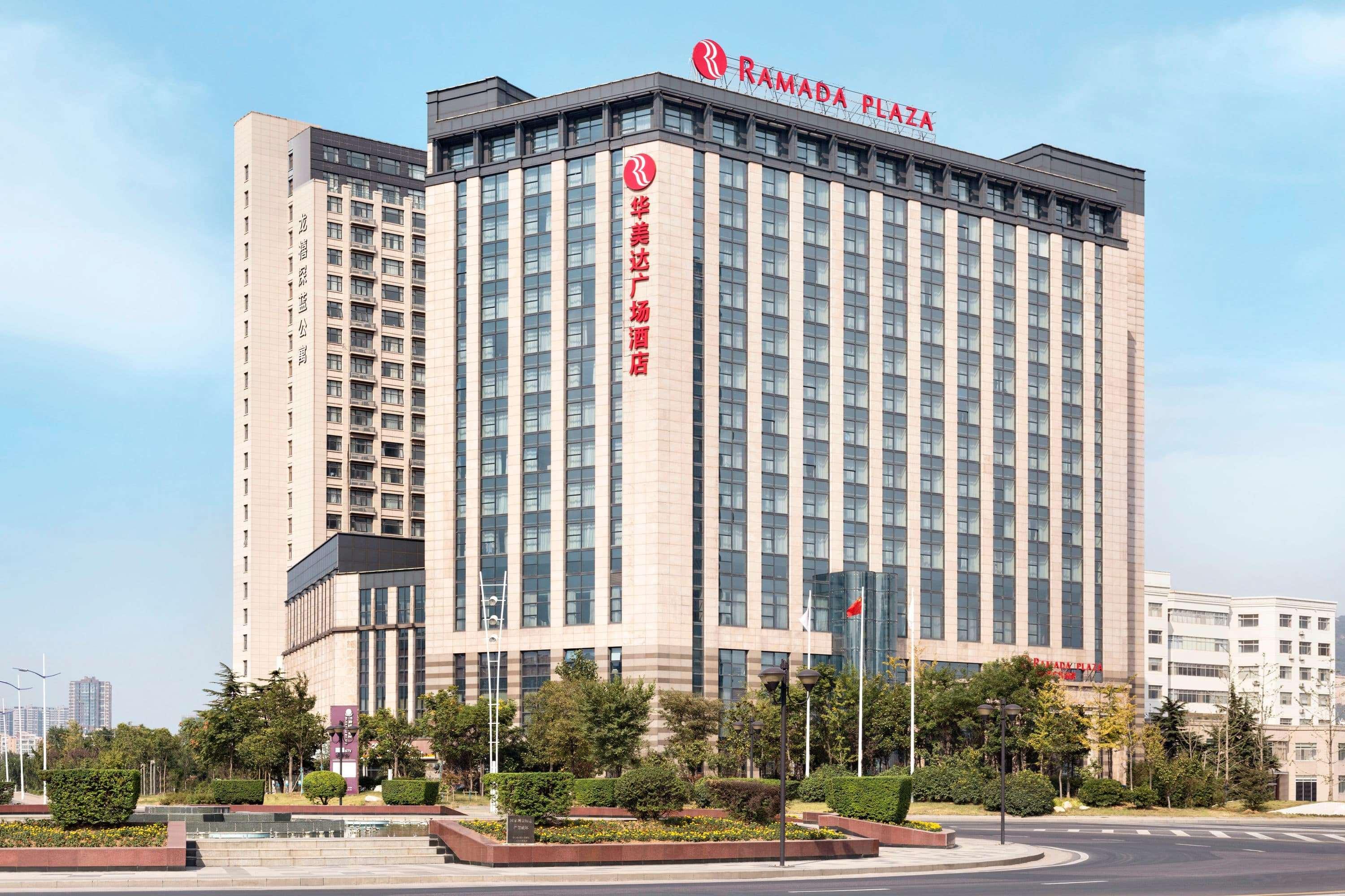 Vista Exterior Ramada Plaza Lianyungang
