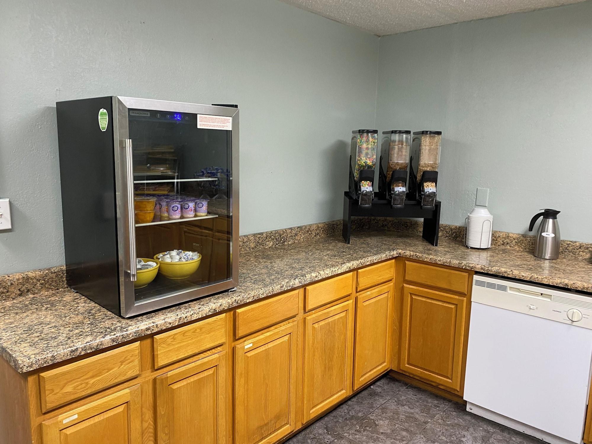 Restaurant Days Inn & Suites by Wyndham Springfield on I-44