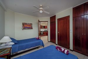 Alquiler Vacacional - Waterfront Condo, shared pool,walking distance to town steps away from the Ocean