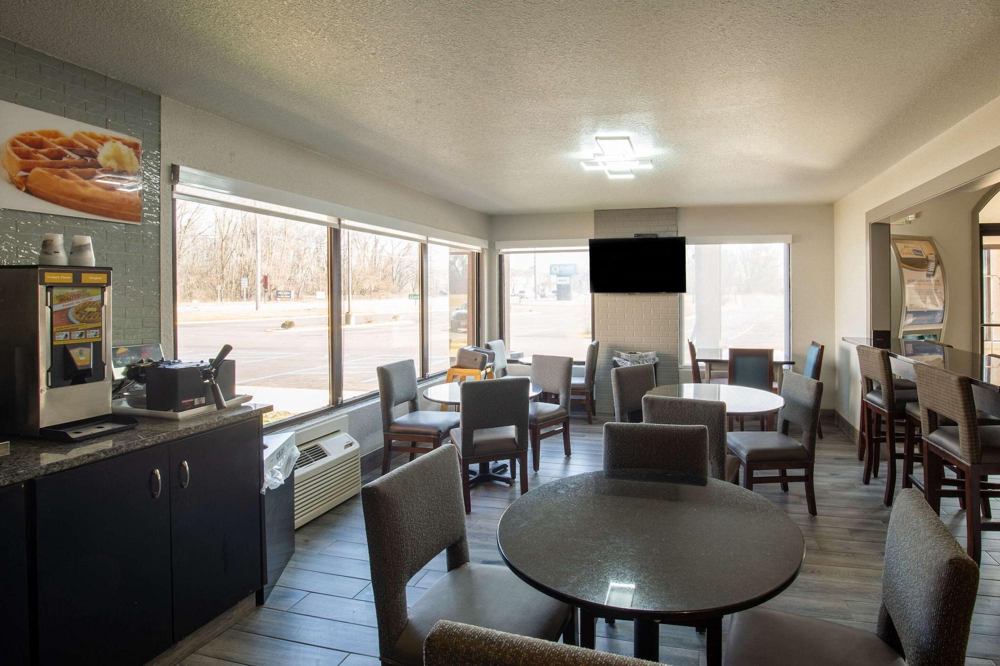 Restaurant Quality Inn & Suites Portage Central