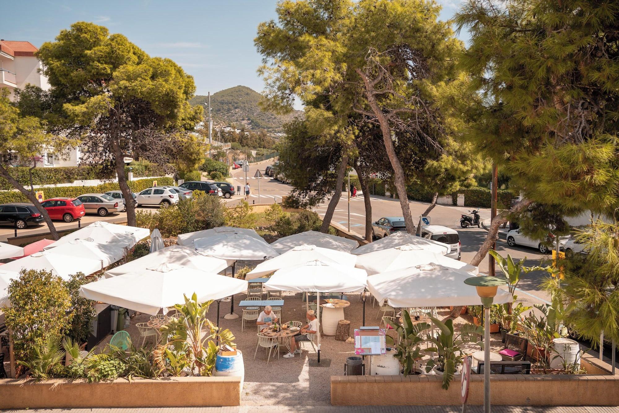 Varios Sitges Beach Hostal