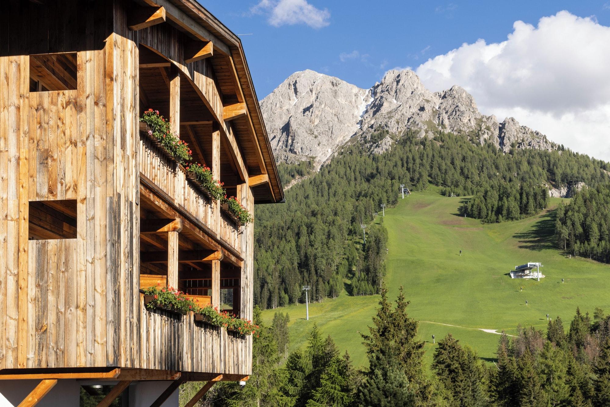 Vista Exterior Alpine Hotel Gran Fodá