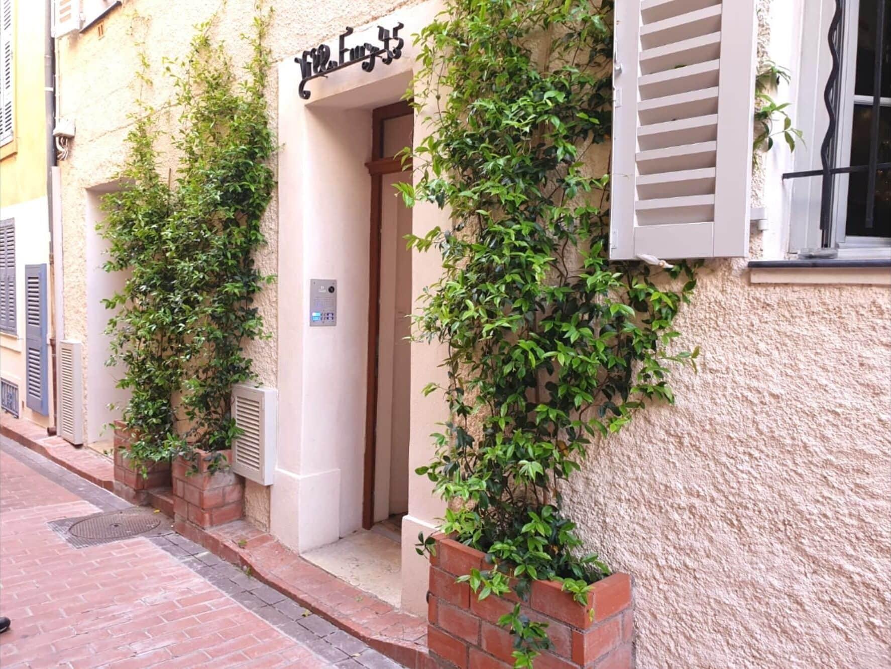 Vista Exterior Great brand new 1 bedroom apartment in the center of old Antibes