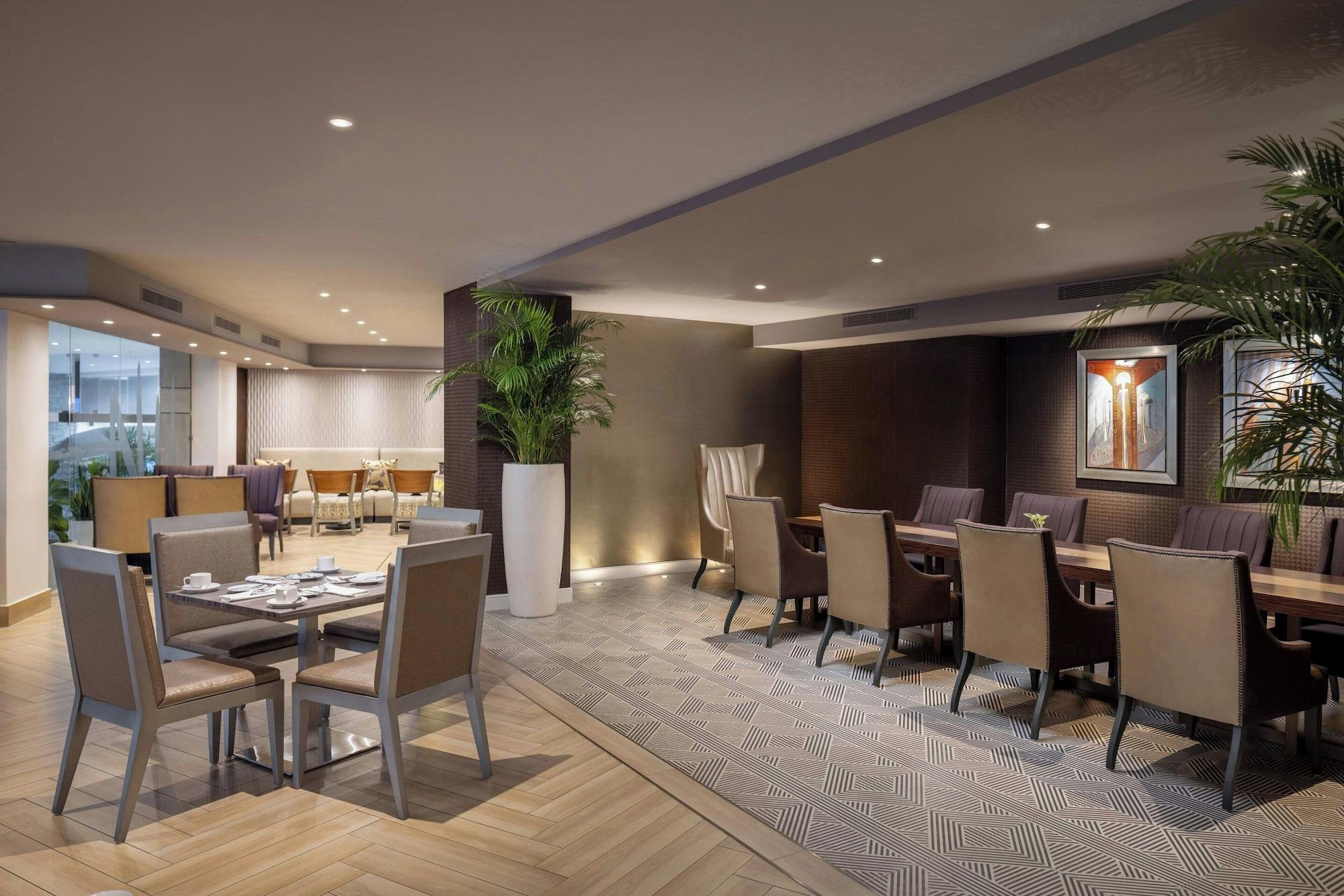 Restaurant Renaissance Panama City Hotel