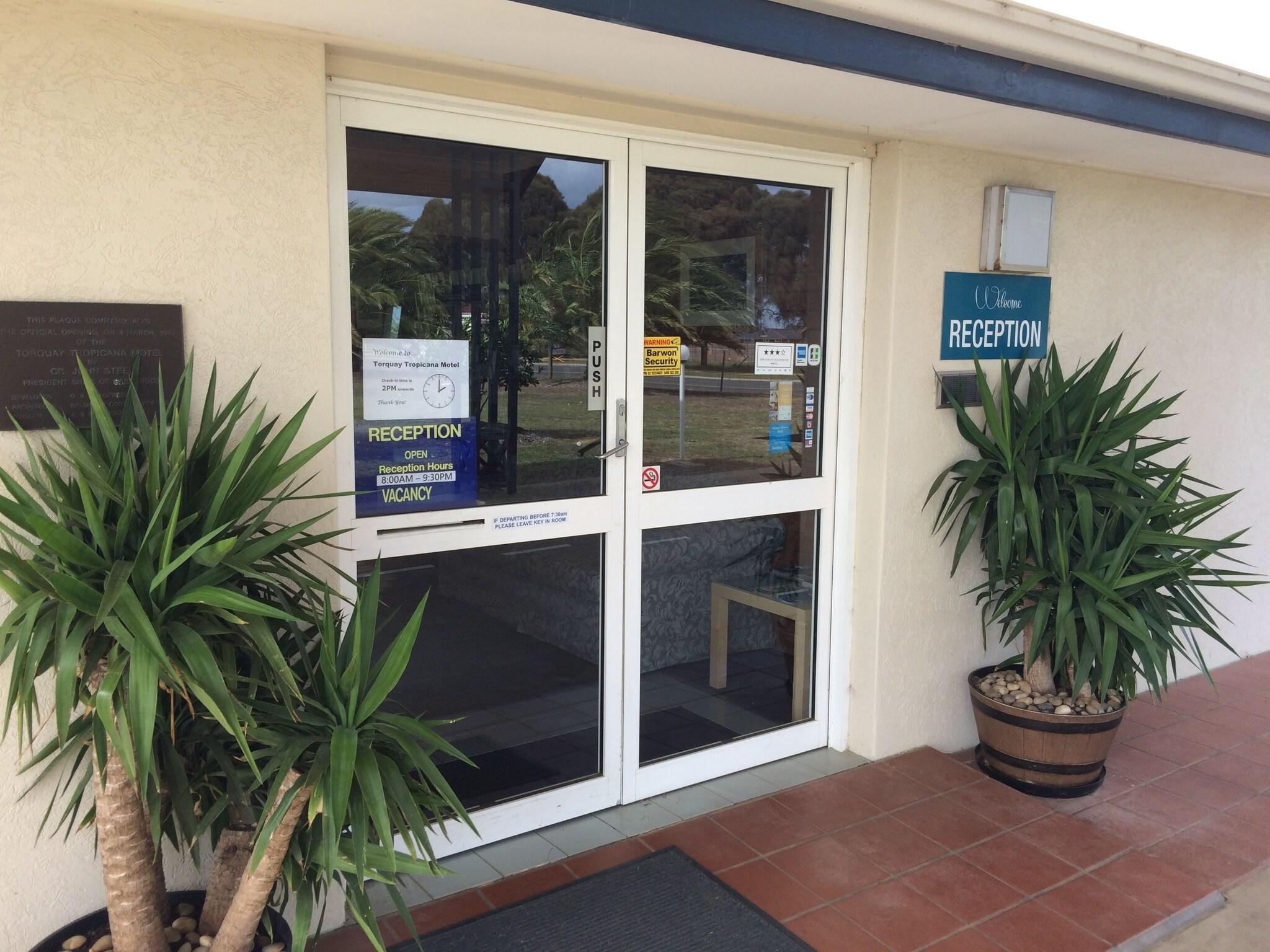 Vista Lobby Torquay Tropicana Motel