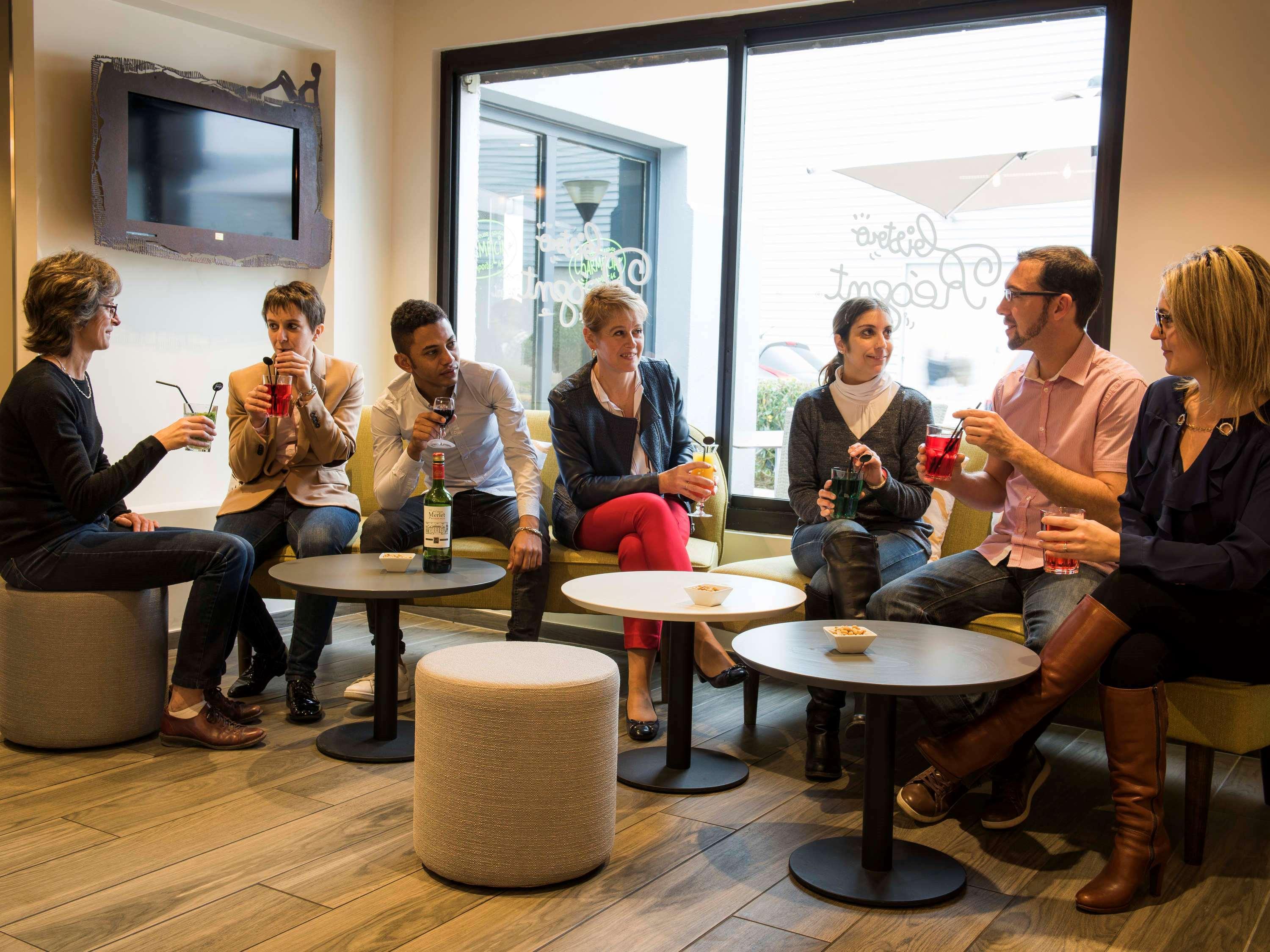 Bar/Salón ibis Tours Nord