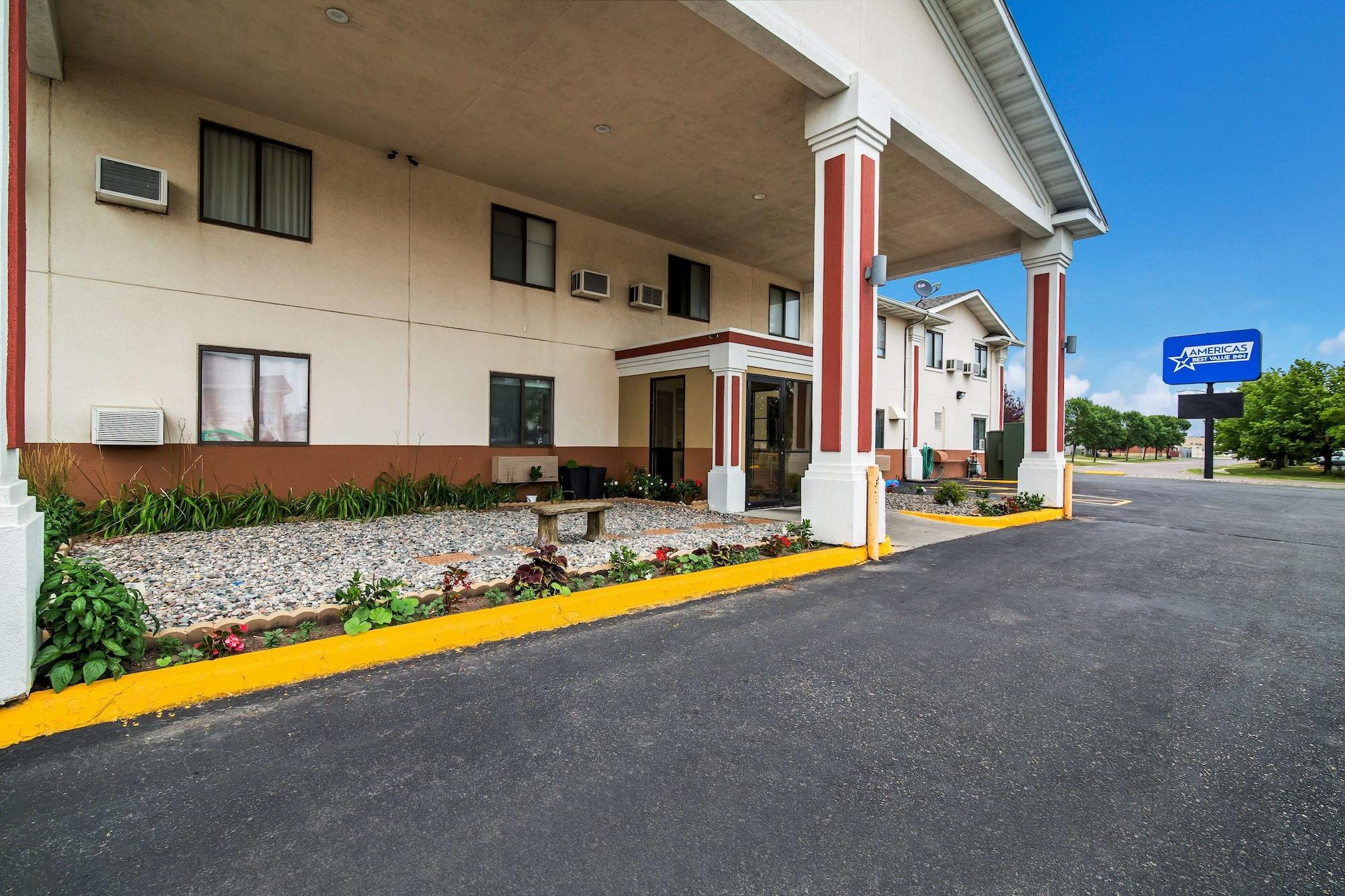 Vista Exterior Americas Best Value Inn Fargo
