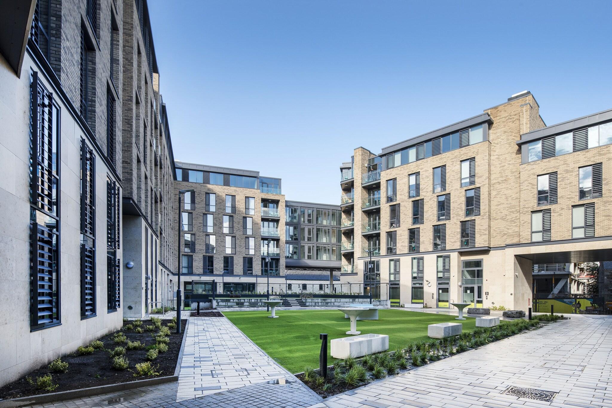 Centro de Negocios Destiny Student - New Mill