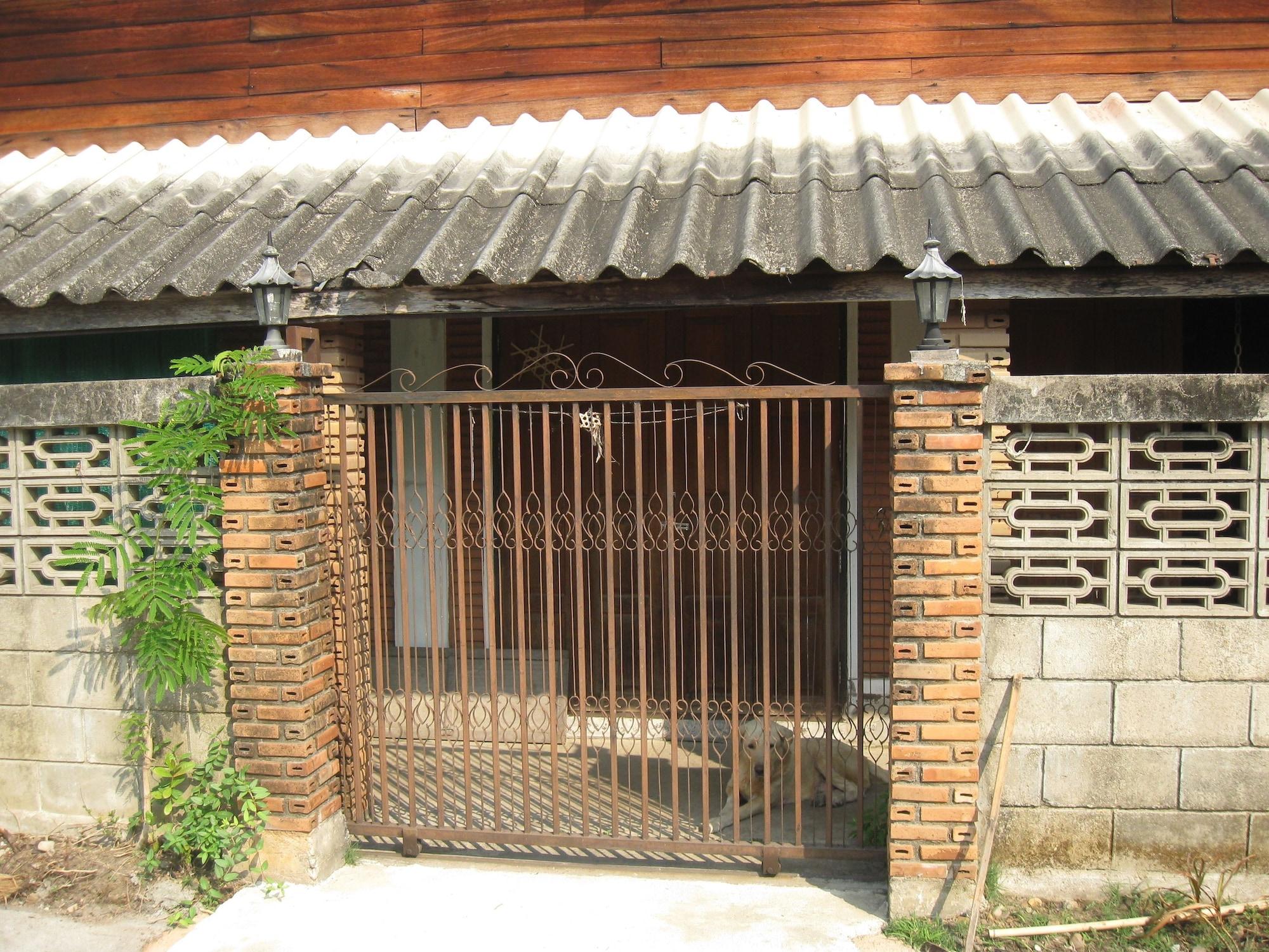 Vista Exterior Ban Muang Pon Home Stay