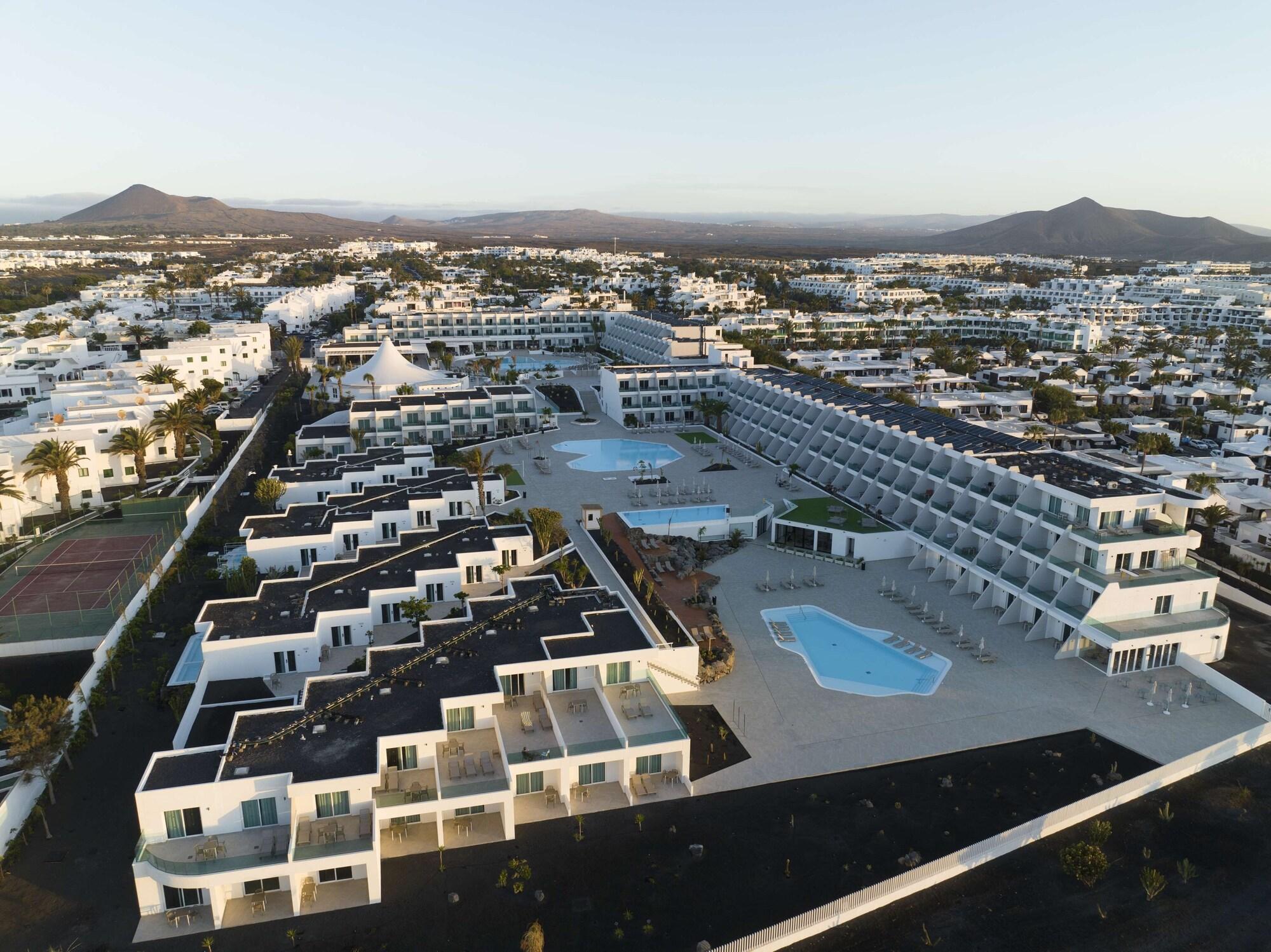 Vista Exterior Radisson Blu Resort Lanzarote - Adults Only +16