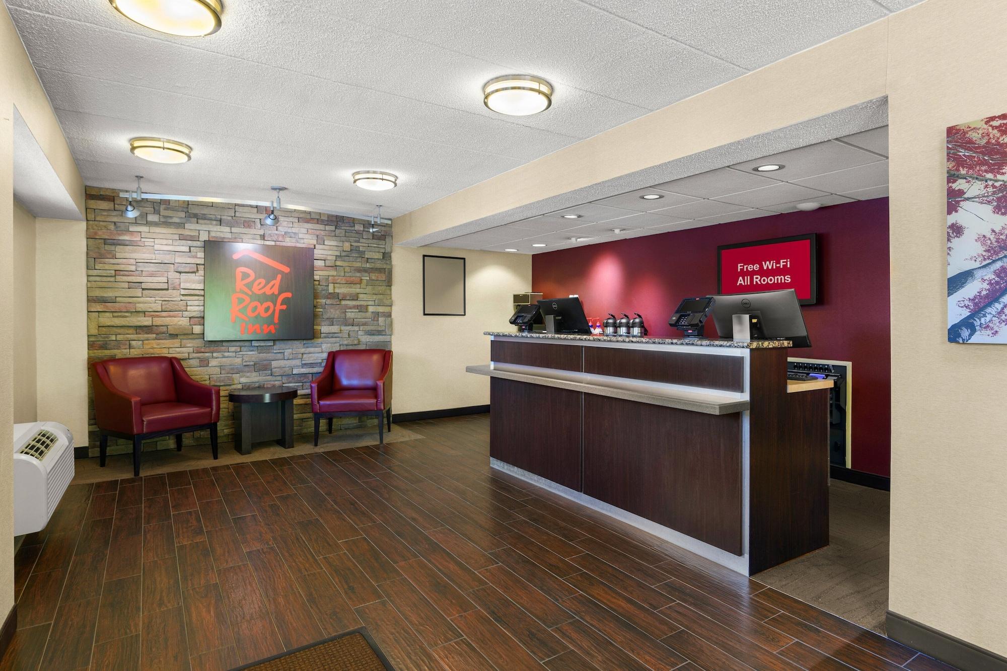 Vista Lobby Red Roof Inn Salem