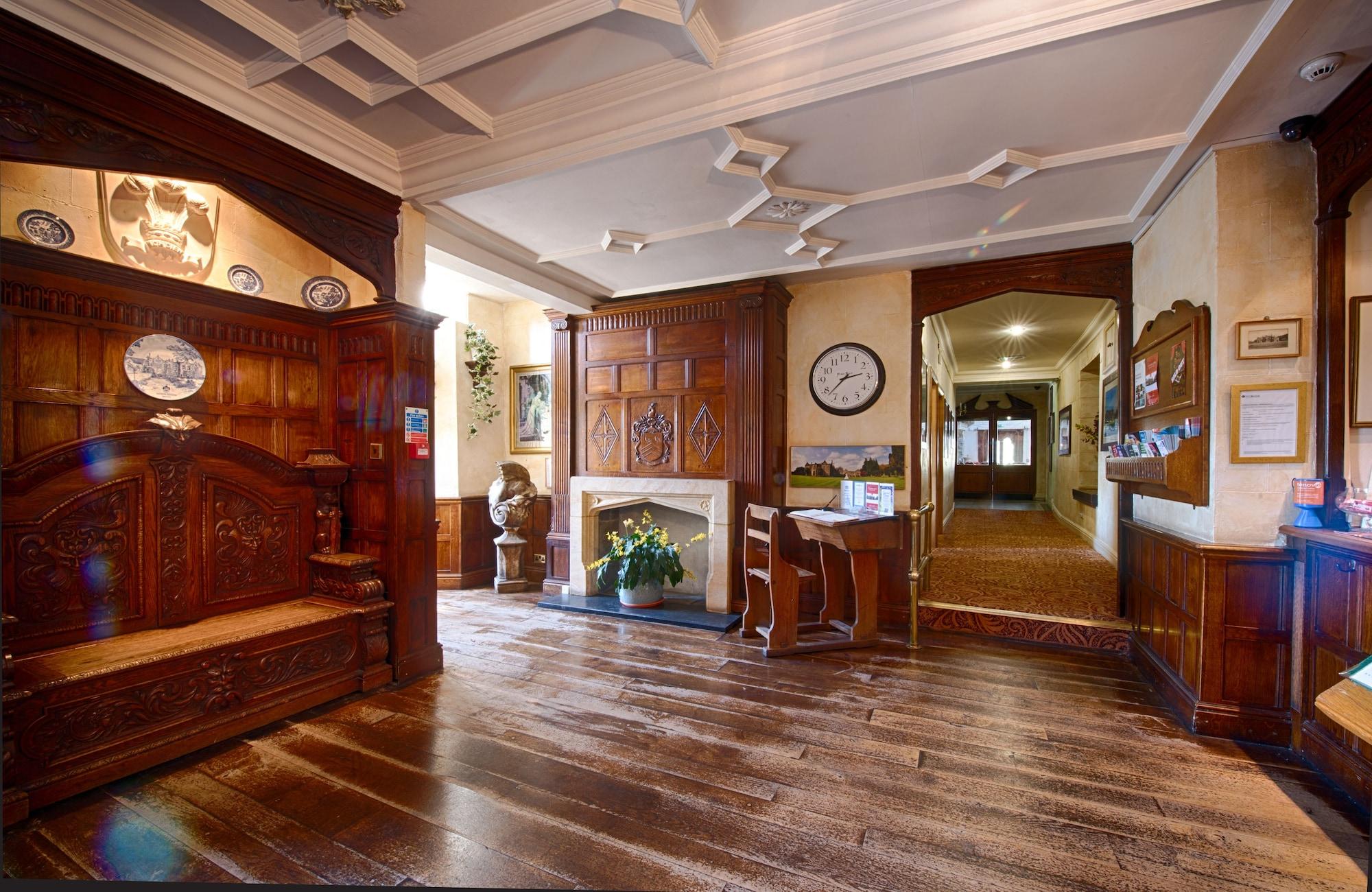 Vista Lobby Miskin Manor Hotel And Health Club
