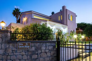 Alquiler Vacacional - Villa Carpe Diem -Luxury Villa with private pool 2 km from the beach!