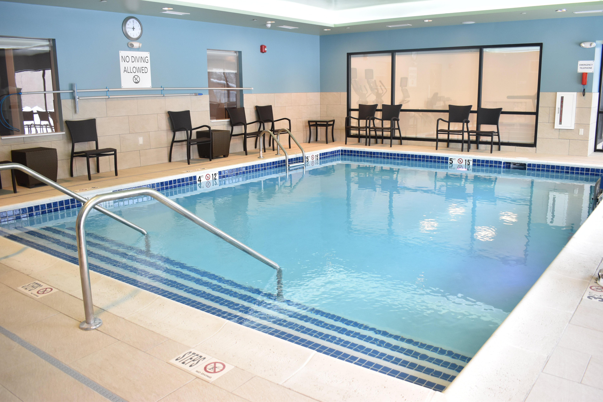 Vista Piscina Holiday Inn Express And Suites Boston South - Randolph by IHG