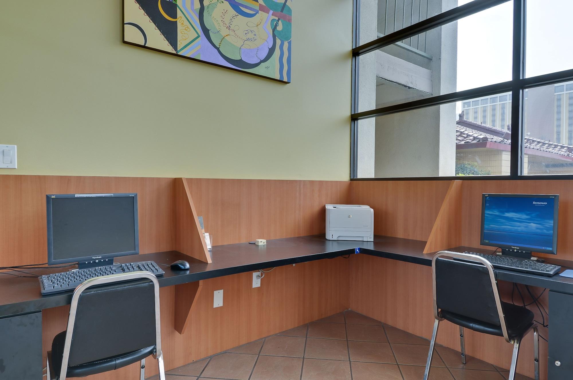 Centro de Negocios Vagabond Inn Executive Old Town