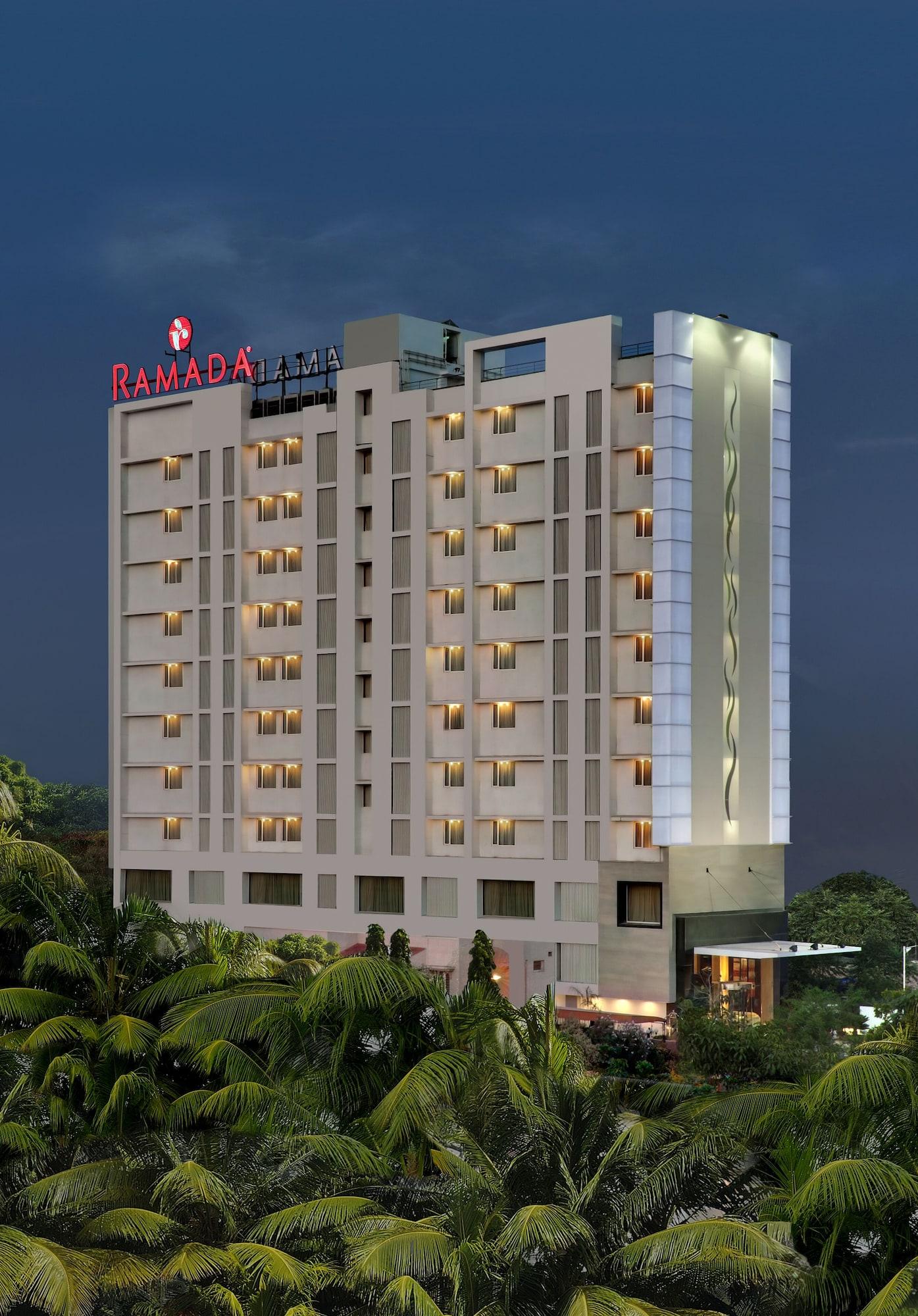 Vista Exterior Ramada by Wyndham Ahmedabad