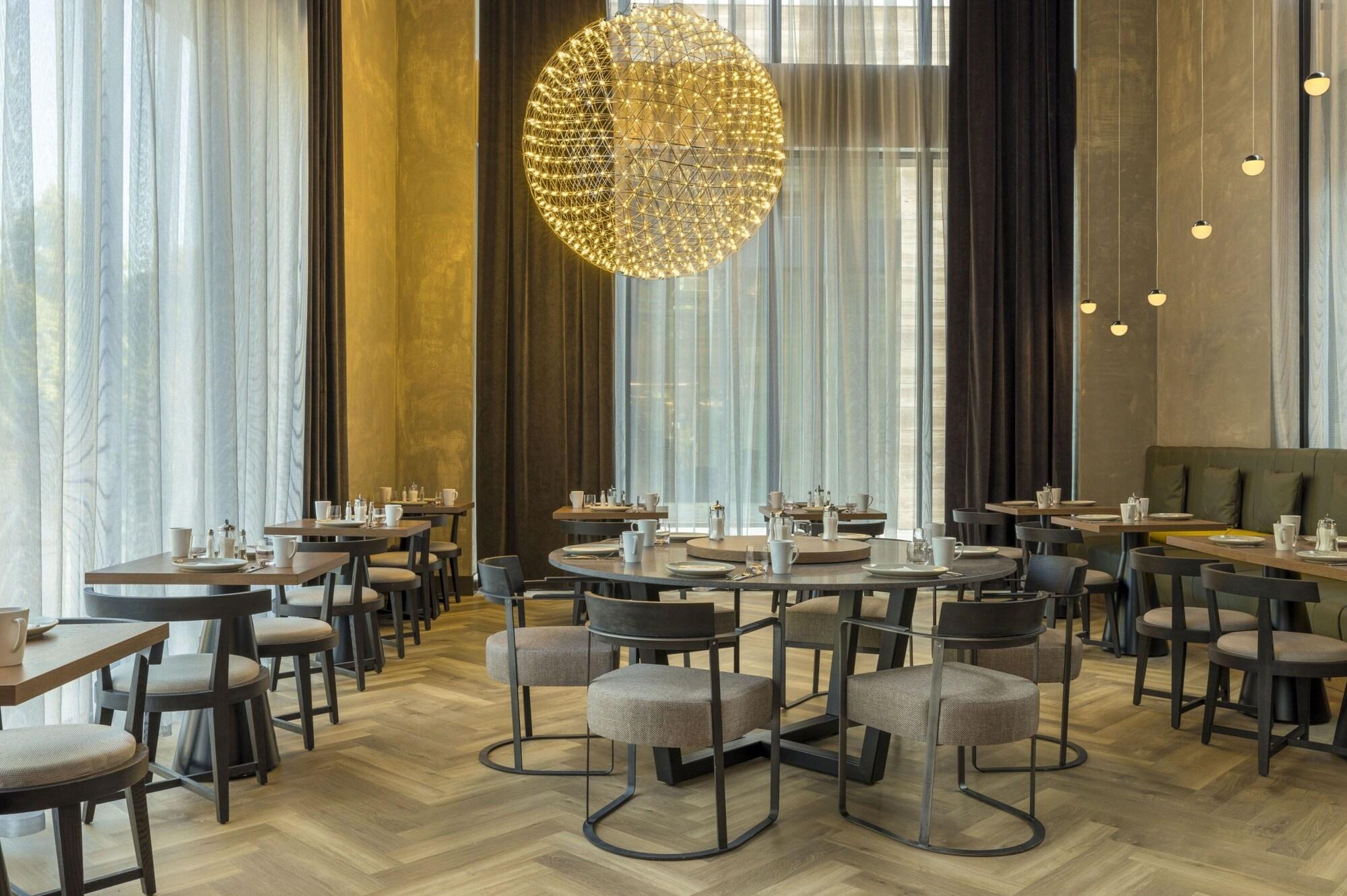 Restaurant Four Points By Sheraton Budapest Danube