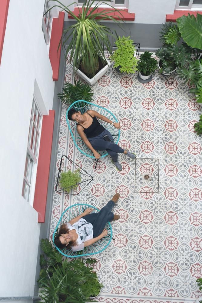 Hotel OM 686 Urban Lofts