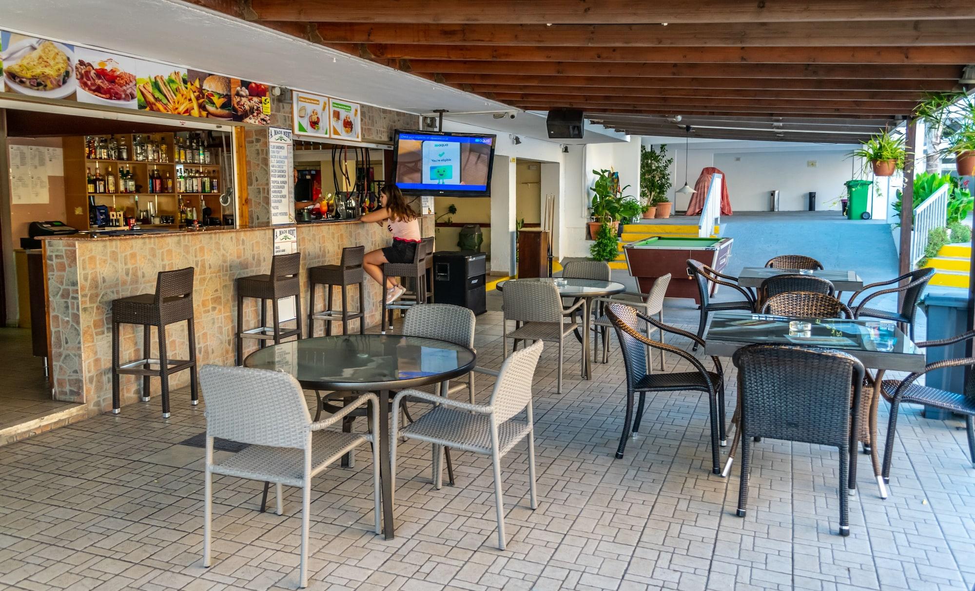 Bar/Salón A. Maos Hotel Apartments