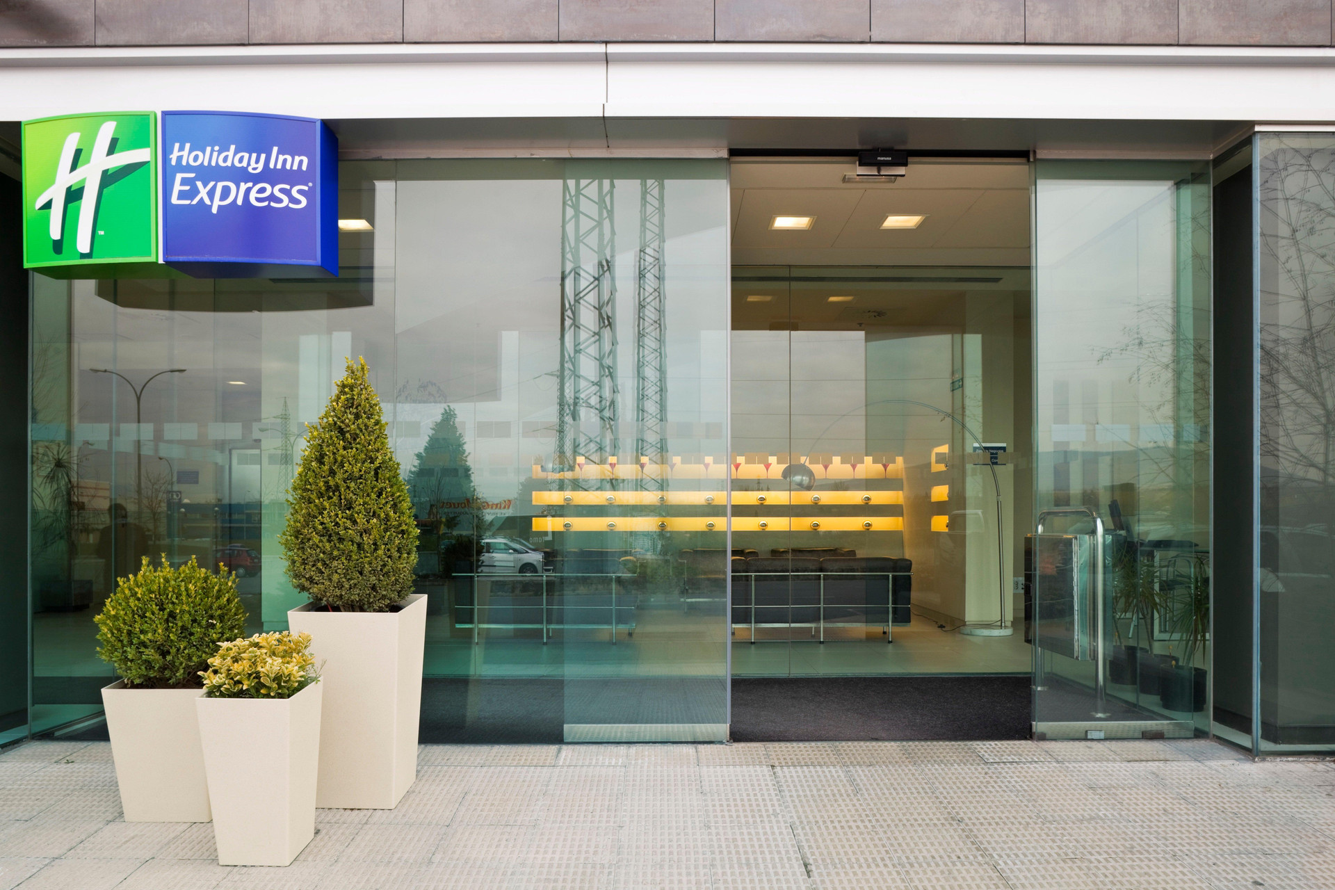 Vista Exterior Holiday Inn Express Pamplona by IHG