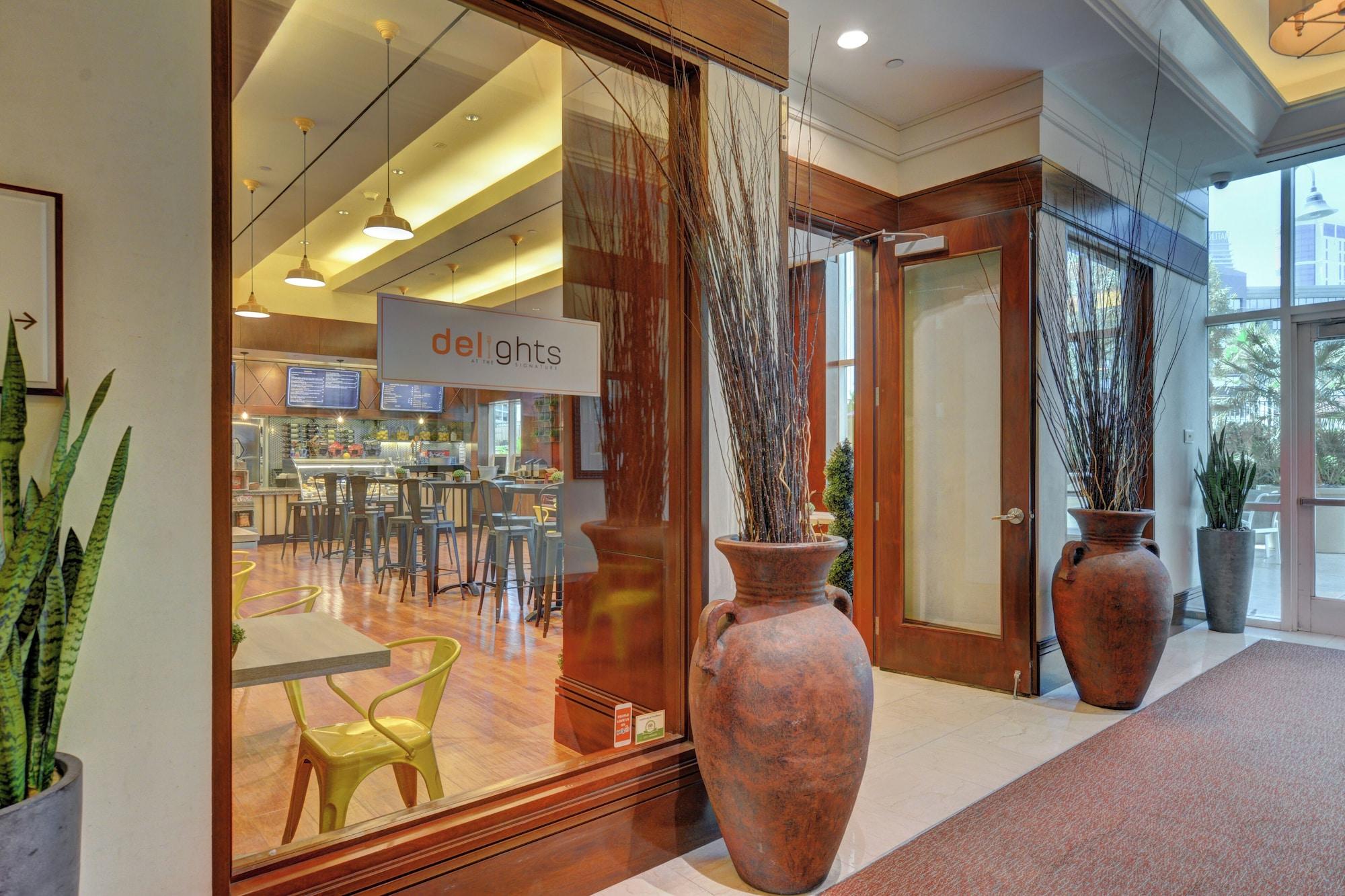 Restaurant Eclipse Studio at Signature Hotel