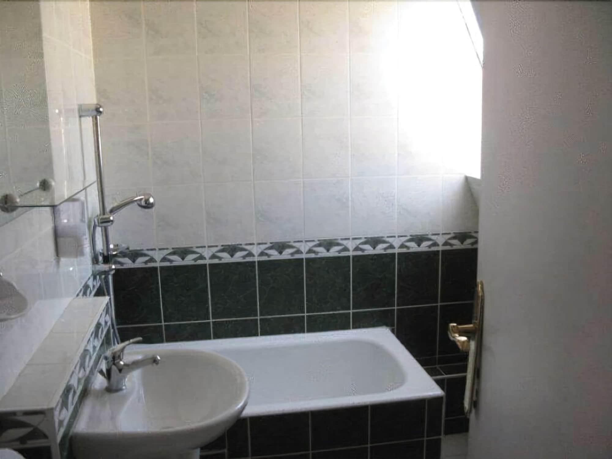 Equipamiento de Habitación Hotel Montana Paris Lafayette