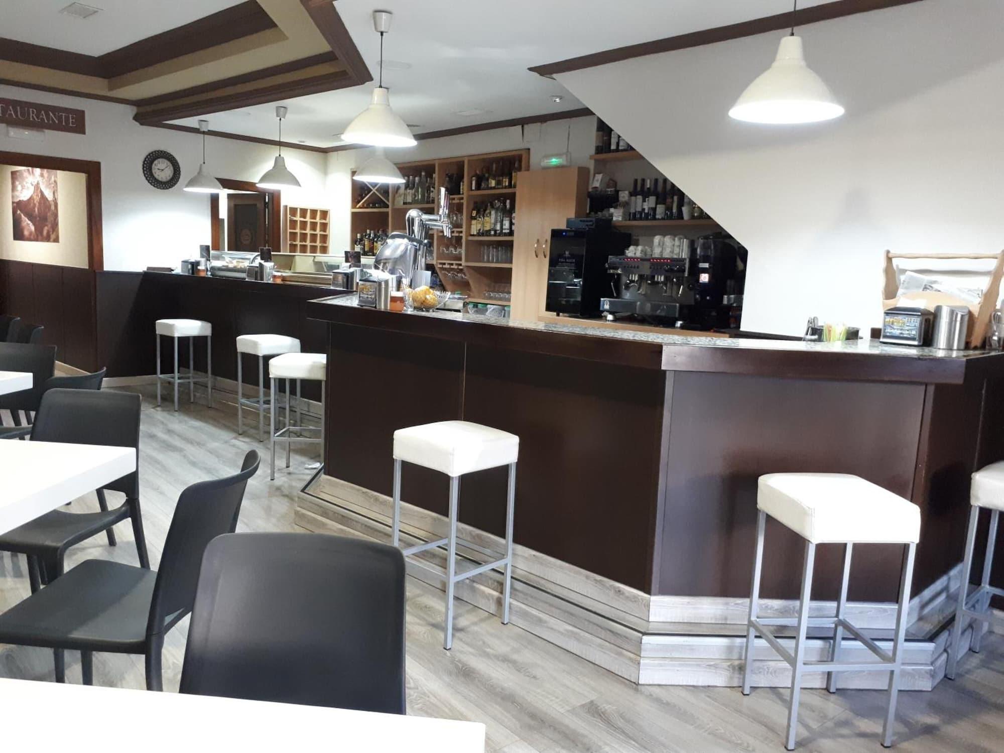 Bar/Salón Hostal Julio
