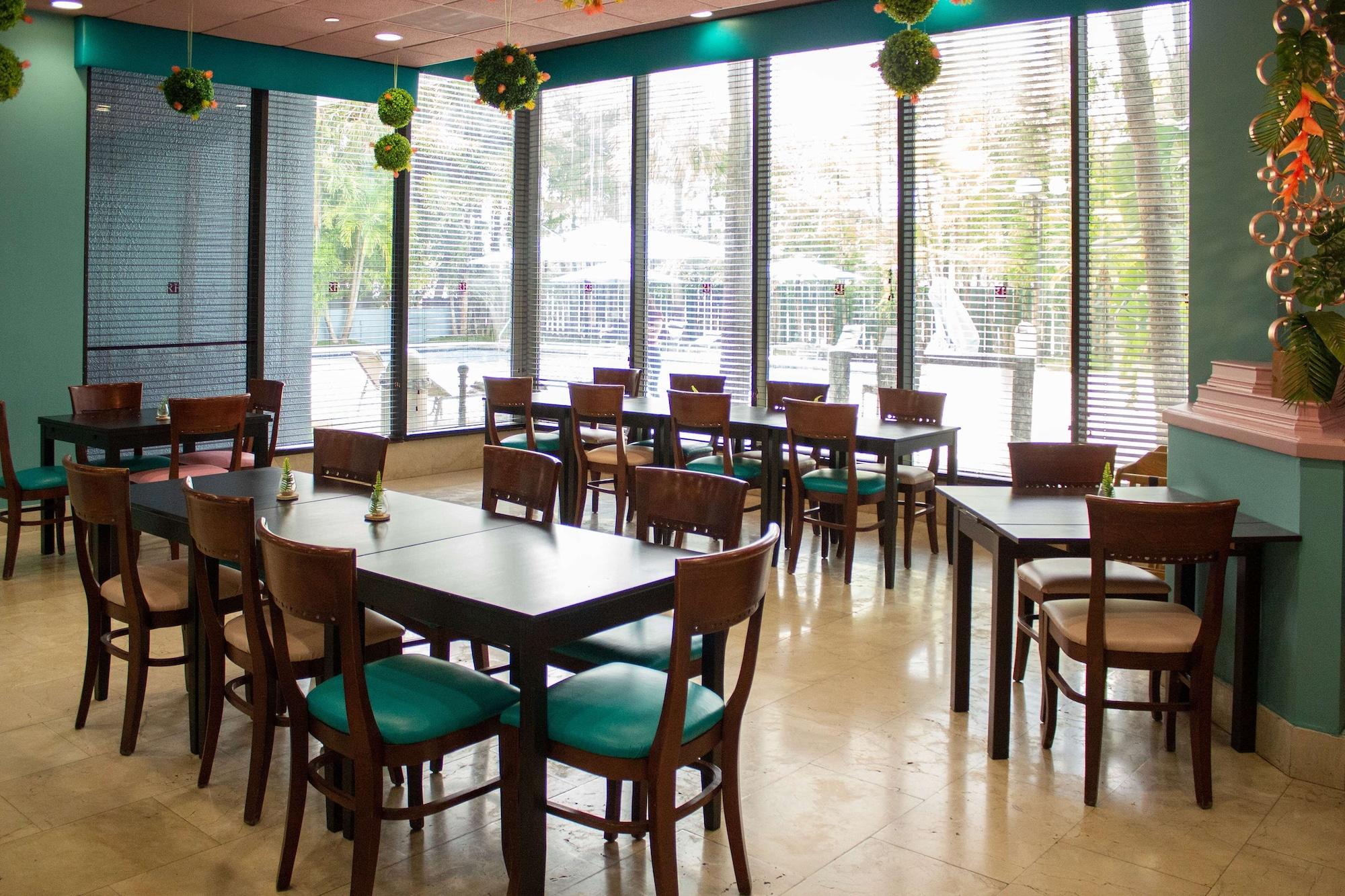 Restaurant Regency Miami Airport by Sonesta