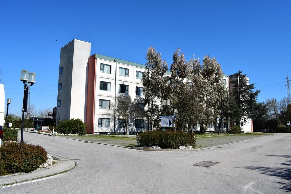 Vista Exterior Russott