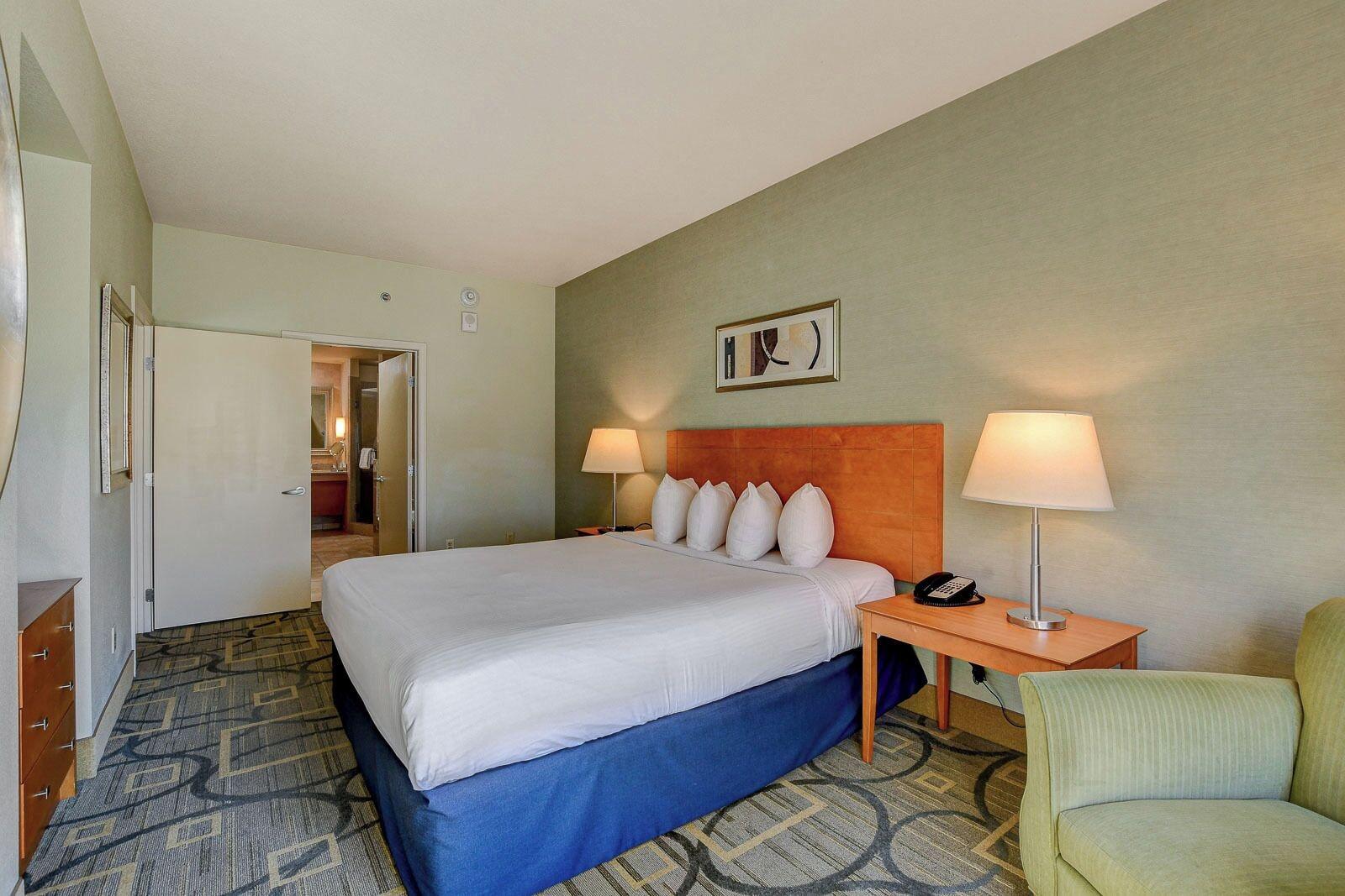 Habitación The Lapis Suite at The Platinum Hotel