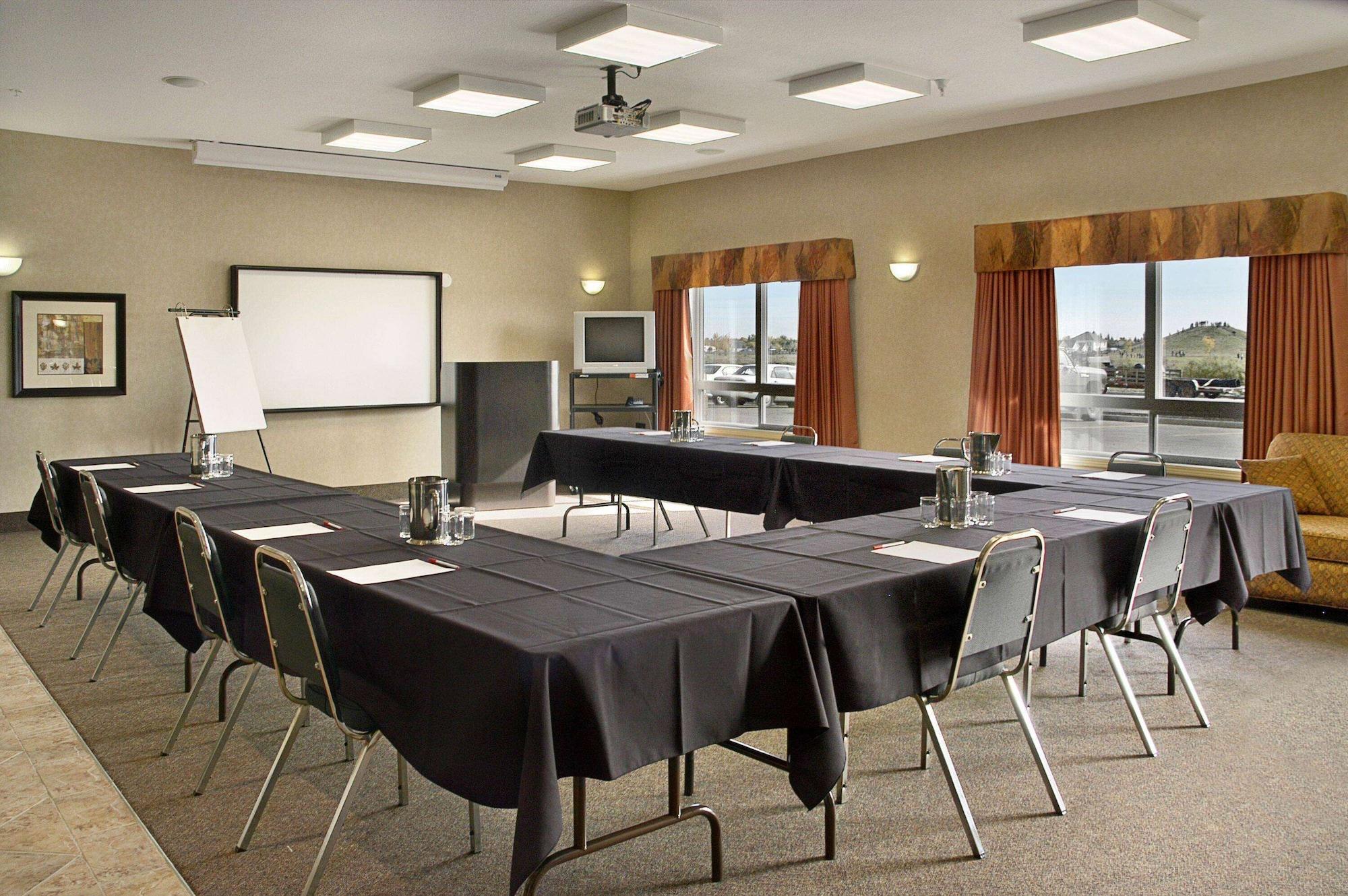 Sala de Reuniones Ramada by Wyndham Stettler