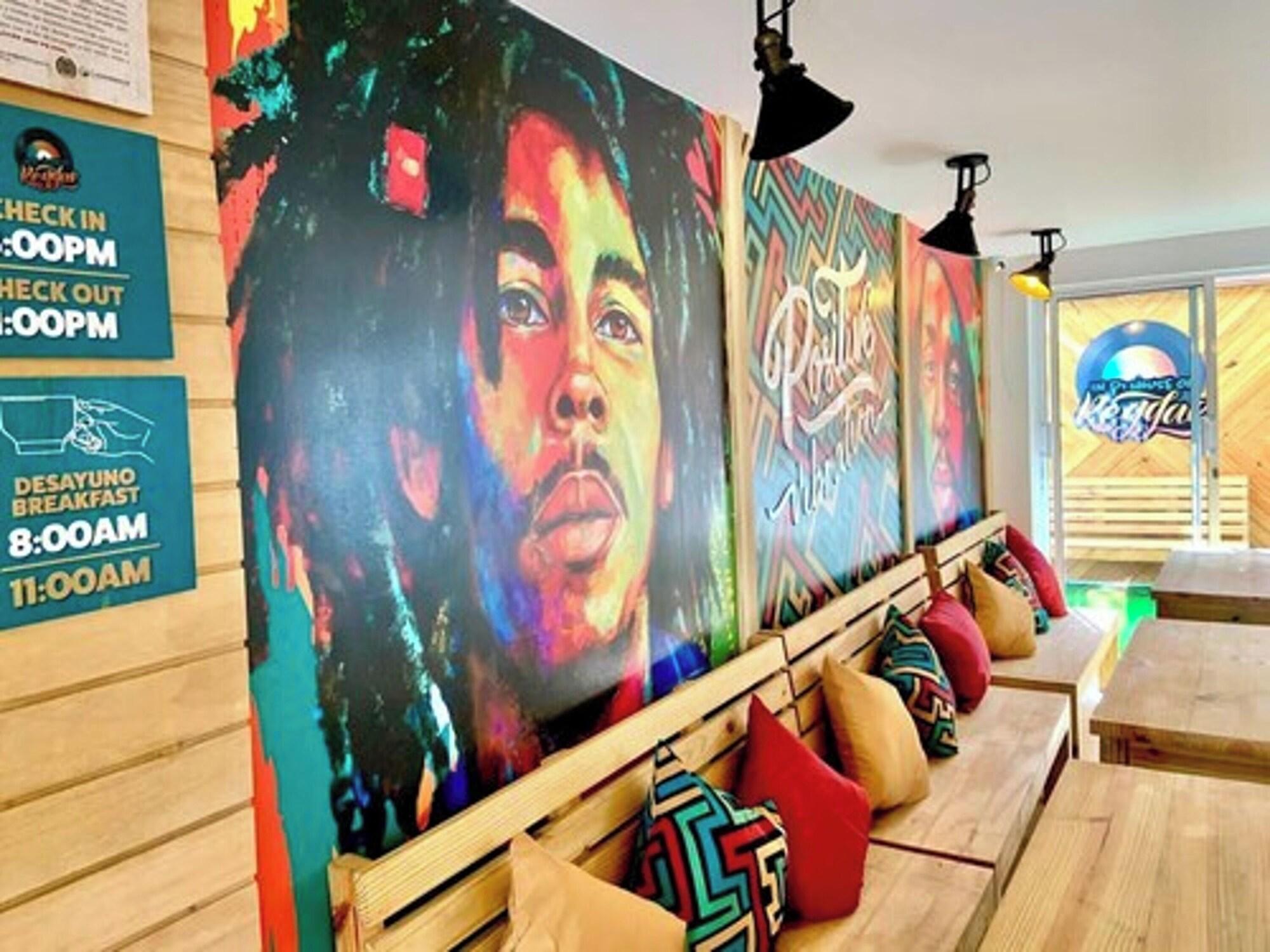Bar/Salón In Di House of Reggae Boutique