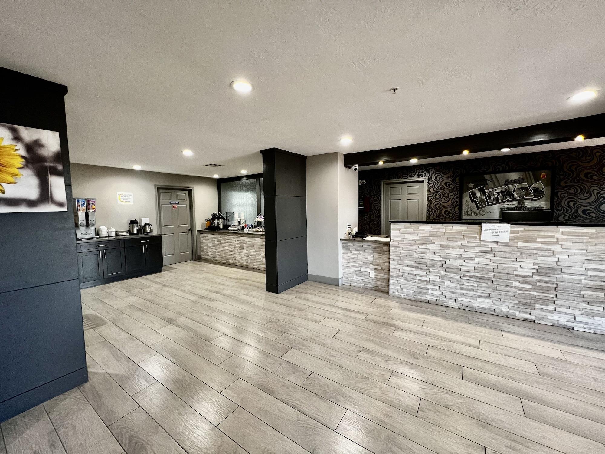 Vista Lobby Super 8 by Wyndham Sealy