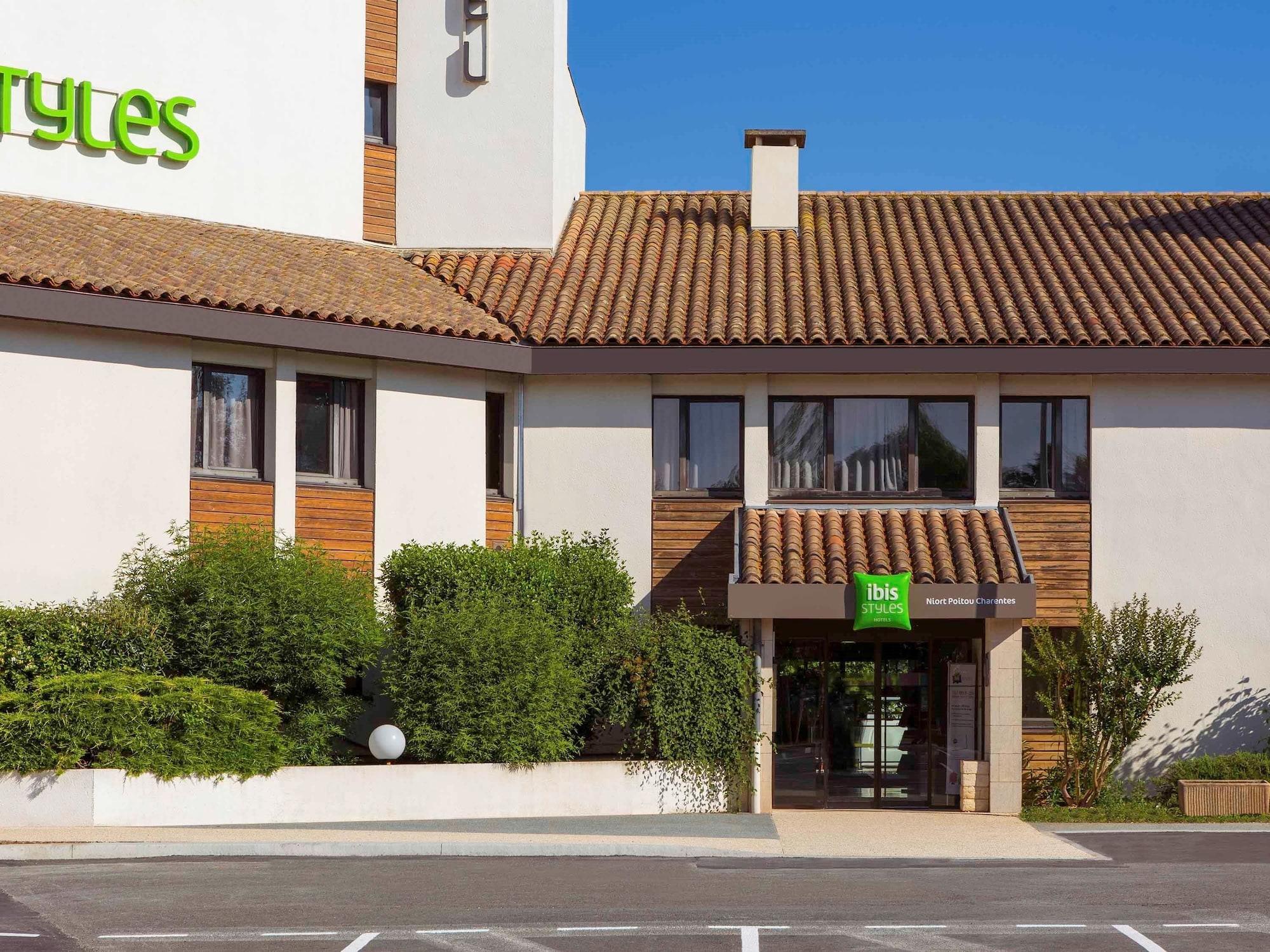 Vista Exterior Hotel ibis Styles Niort Poitou Charentes