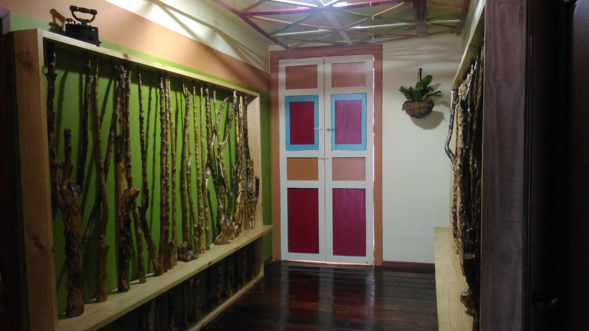 Varios Hostal Don Jose - Hostel