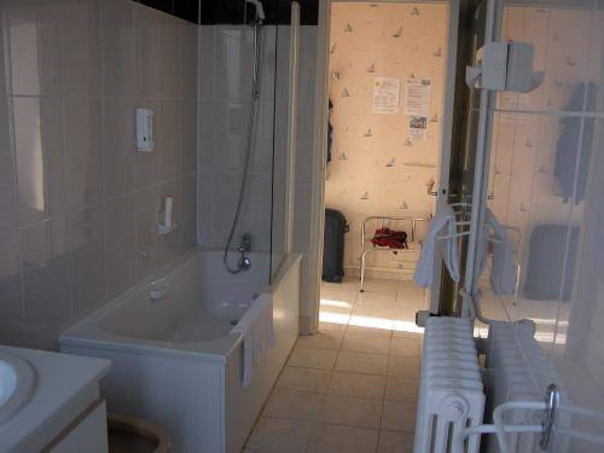 Equipamiento de Habitación Normotel - La Marine