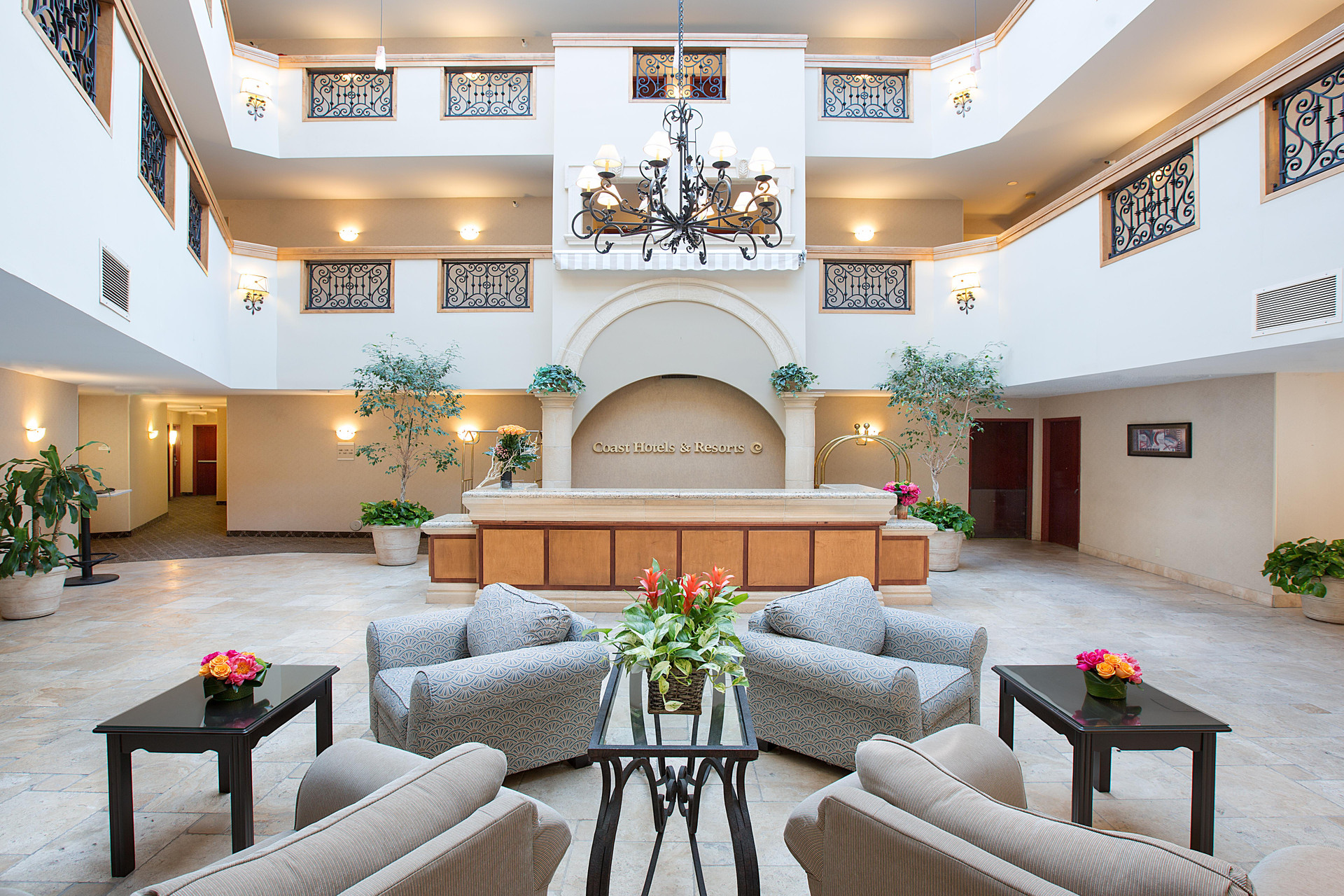 Vista Lobby Coast Burbank Hotel